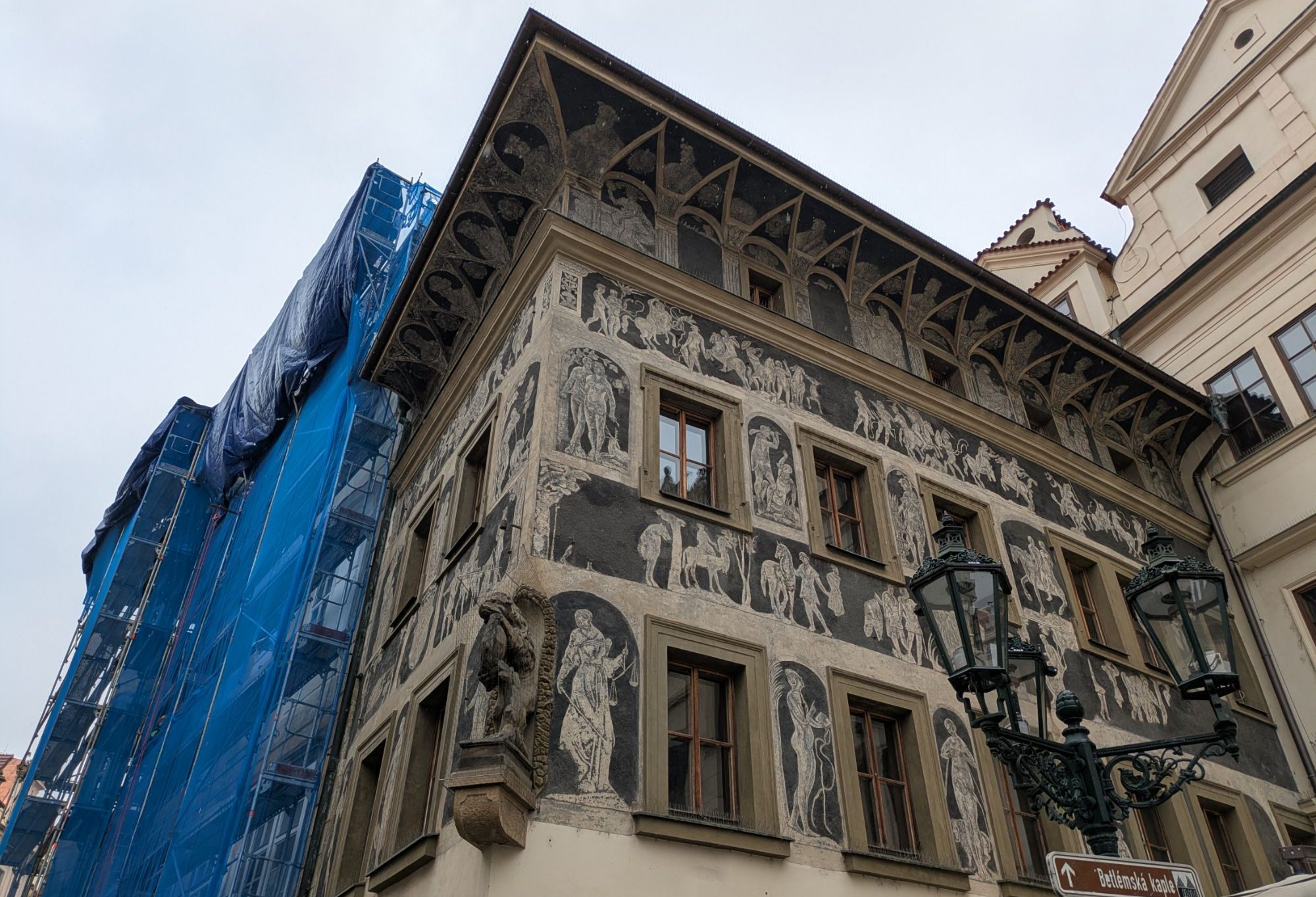 プラハ旧市街の見どころ｜天文時計・ミュシャ美術館・美しい建築物たち